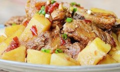 土豆蒸排骨的做法